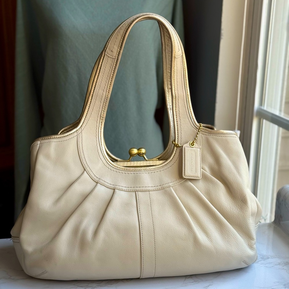 Coach Ergo White Leather Kisslock Framed Pocket Shoulder Bag
